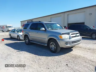 2007 Toyota Sequoia SR5 with VIN 5TDZT34A17S294129, listed as a IAAI auction lot 41880711 with 289,333 mi miles. Bid and sale history available at carsss.com. Image 1.
