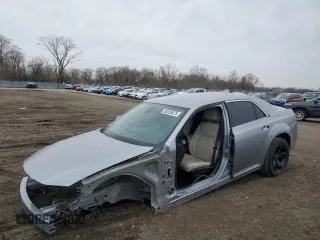 2018 Chrysler 300 Limited z VIN 2C3CCAKG1JH198853, wystawiony jako Copart lot #50235675 z przebiegiem Nie podano mil oraz Szkoda całkowita • Salvage title. Historia ofert i sprzedaży dostępna na DreamBid. Obrazek 1.