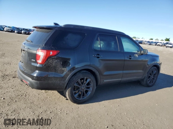 2017 Ford Explorer XLT z VIN 1FM5K8D8XHGB05349, wystawiony jako Copart lot #55951425 z przebiegiem 110 375 mil mil oraz Szkoda całkowita • Salvage title. Historia ofert i sprzedaży dostępna na DreamBid. Obrazek 3.