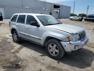 2007 Jeep Grand Cherokee Laredo with VIN 1J8GR48K27C681832, listed as a Copart auction lot 54306725 with 230,673 mi miles and Clean Title. Bid and sale history available at carsss.com. Image 4.