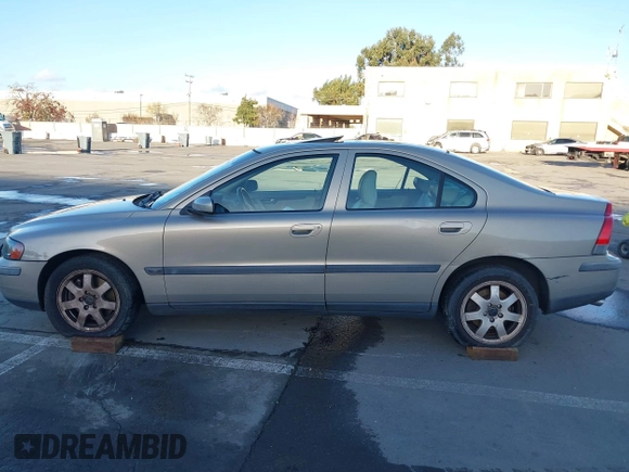 2004 Volvo S60 with VIN YV1RH59H842343519, listed as a IAAI auction lot 41004041 with 197,498 mi miles. Bid and sale history available at carsss.com. Image 14.