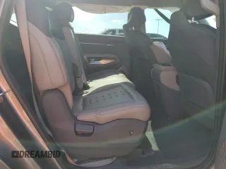 2024 Kia EV9 Wind z VIN KNDAFFS52R6030609, wystawiony jako Copart lot #72476804 z przebiegiem 8218 mil mil oraz Szkody całkowita. Historia ofert i sprzedaży dostępna na DreamBid. Obrazek 10.