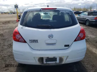 2011 Nissan Versa S z VIN 3N1BC1CP3BL474547, wystawiony jako Copart lot #55922585 z przebiegiem 165 840 mil mil oraz Szkody całkowita. Historia ofert i sprzedaży dostępna na DreamBid. Obrazek 6.