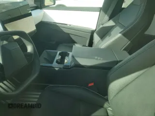 2024 Tesla Cybertruck Cyberbeast z VIN 7G2CEHEE6RA026631, wystawiony jako Copart lot #43527875 z przebiegiem Nie podano mil oraz Szkoda całkowita • Salvage title. Historia ofert i sprzedaży dostępna na DreamBid. Obrazek 7.
