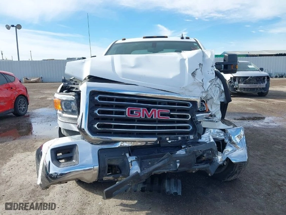 2018 GMC Sierra 2500HD with VIN 1GT12REG3JF164477, listed as a IAAI auction lot 41011570 with 162,491 mi miles. Bid and sale history available at carsss.com. Image 12.