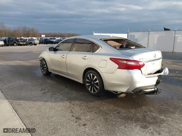 2018 Nissan Altima 2.5 SL with VIN 1N4AL3AP5JC264698, listed as a IAAI auction lot 41018548 with 84,197 mi miles. Bid and sale history available at carsss.com. Image 3.