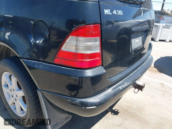 2000 Mercedes-Benz M 320/430/500 z VIN 4JGAB72E0YA203293, wystawiony jako IAAI lot #42257048 z przebiegiem 274 082 mil mil oraz . Historia ofert i sprzedaży dostępna na DreamBid. Obrazek 6.