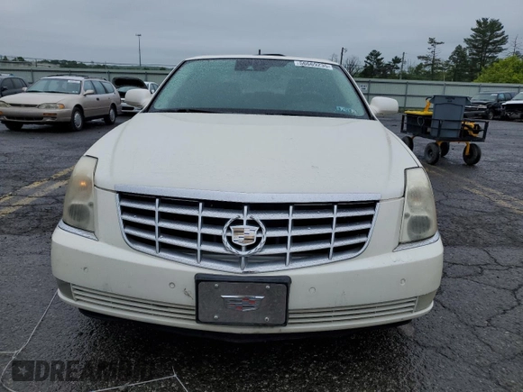 2008 Cadillac DTS 1SA z VIN 1G6KD57Y48U178829, wystawiony jako Copart lot #56669235 z przebiegiem 118 380 mil mil oraz Szkoda całkowita • Salvage title. Historia ofert i sprzedaży dostępna na DreamBid. Obrazek 5.