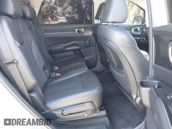 2025 Kia Sorento S z VIN 5XYRL4JC4SG324838, wystawiony jako IAAI lot #42328103 z przebiegiem 9 253 mil mil oraz . Historia ofert i sprzedaży dostępna na DreamBid. Obrazek 8.