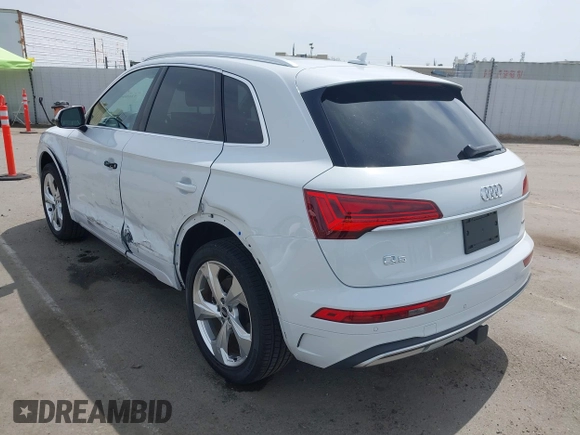 2021 Audi Q5 Premium Plus with VIN WA1BAAFY0M2069879, listed as a IAAI auction lot 42009952 with 44,686 mi miles. Bid and sale history available at carsss.com. Image 3.