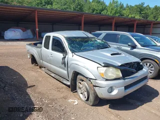 2005 Toyota Tacoma PreRunner z VIN 5TETU62NX5Z098796, wystawiony jako IAAI lot #42491509 z przebiegiem 253 275 mil mil oraz . Historia ofert i sprzedaży dostępna na DreamBid. Obrazek 1.