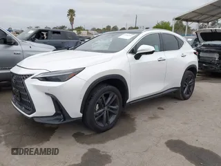 2025 Lexus NX 450h+ Luxury z VIN JTJHKCFZ1S2043125, wystawiony jako IAAI lot #42062361 z przebiegiem 24 902 mil mil oraz . Historia ofert i sprzedaży dostępna na DreamBid. Obrazek 2.