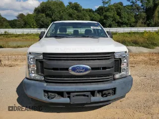 2018 Ford F-250 XL z VIN 1FTBF2A60JEB43301, wystawiony jako Copart lot #72431894 z przebiegiem 49 141 mil mil oraz Czysty tytuł • Clean title. Historia ofert i sprzedaży dostępna na DreamBid. Obrazek 5.