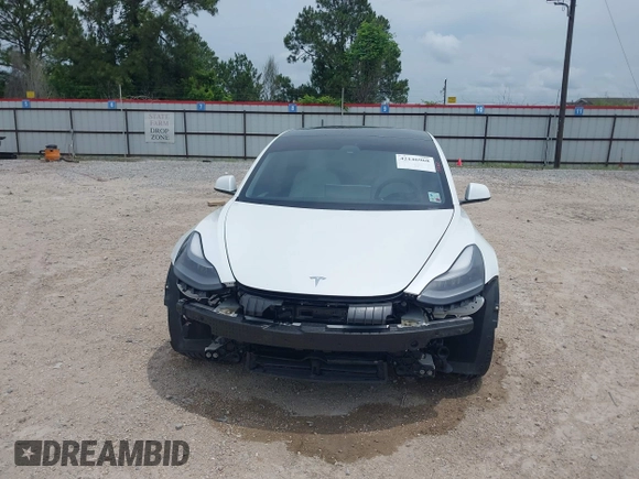 2021 Tesla Model 3 Long Range z VIN 5YJ3E1EB1MF975824, wystawiony jako IAAI lot #42146968 z przebiegiem 97 570 mil mil oraz . Historia ofert i sprzedaży dostępna na DreamBid. Obrazek 13.