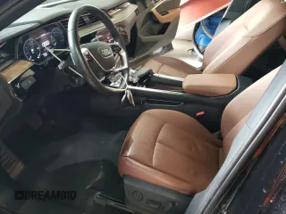 2022 Audi e-tron Premium z VIN WA1AAAGE3NB023710, wystawiony jako Copart lot #57508235 z przebiegiem 23 483 mil mil oraz Tytuł czysty. Historia ofert i sprzedaży dostępna na DreamBid. Obrazek 7.