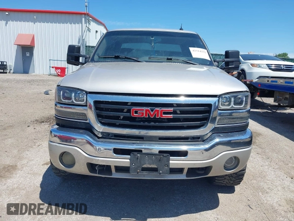 2005 GMC Sierra 2500HD Work Truck with VIN 1GTHC23U95F806475, listed as a IAAI auction lot 42314232 with Not provided miles and . Bid and sale history available at DreamBid. Image 12.