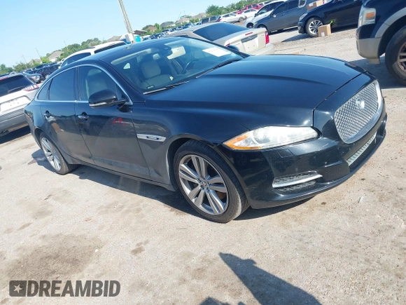 2012 Jaguar XJ XJL z VIN SAJWA2GB2CLV24457, wystawiony jako IAAI lot #42178795 z przebiegiem 133 050 mil mil oraz . Historia ofert i sprzedaży dostępna na DreamBid. Obrazek 1.