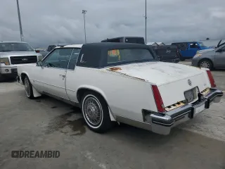 1984 Cadillac Eldorado z VIN 1G6AL5783EE654296, wystawiony jako Copart lot #74945374 z przebiegiem 37 040 mil mil oraz Szkody całkowita. Historia ofert i sprzedaży dostępna na DreamBid. Obrazek 2.