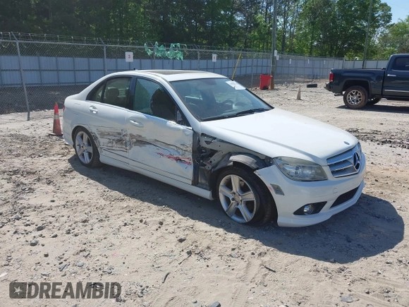 2010 Mercedes-Benz C 300 Sport z VIN WDDGF8BB2AF441997, wystawiony jako IAAI lot #42070921 z przebiegiem 104 467 mil mil oraz . Historia ofert i sprzedaży dostępna na DreamBid. Obrazek 1.
