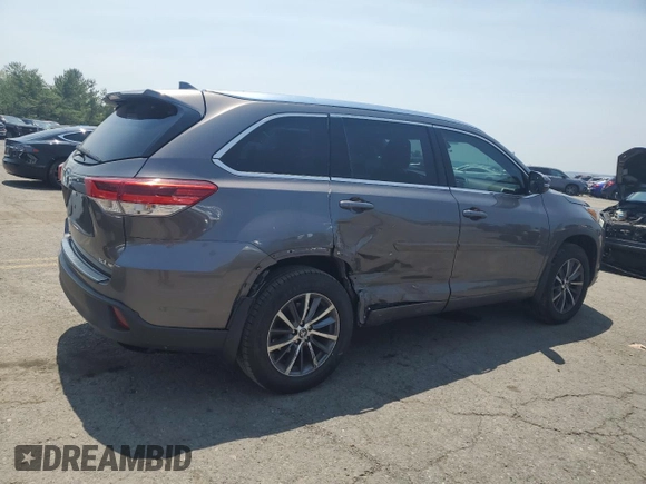 2018 Toyota Highlander SE with VIN 5TDJZRFH4JS875821, listed as a Copart auction lot 60740975 with 106,592 mi miles and Salvage title. Bid and sale history available at DreamBid. Image 3.