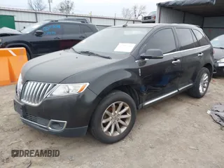 2012 Lincoln MKX z VIN 2LMDJ8JK0CBL17485, wystawiony jako IAAI lot #41697261 z przebiegiem 171 648 mil mil oraz . Historia ofert i sprzedaży dostępna na DreamBid. Obrazek 17.