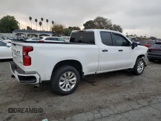 2021 Chevrolet Silverado 1500 Custom with VIN 1GCRWBEH9MZ122437, listed as a Copart auction lot 86158574 with 31,865 mi miles and Salvage Title. Bid and sale history available at DreamBid. Image 3.