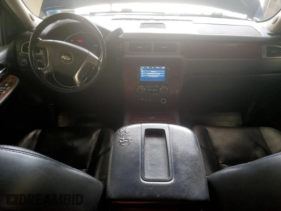 2009 Chevrolet Avalanche LTZ z VIN 3GNFK32099G228064, wystawiony jako Copart lot #55728085 z przebiegiem 162 389 mil mil oraz Szkoda całkowita • Salvage title. Historia ofert i sprzedaży dostępna na DreamBid. Obrazek 8.