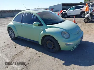 2002 Volkswagen Beetle GLS z VIN 3VWCK21C02M440356, wystawiony jako IAAI lot #42323403 z przebiegiem 204 146 mil mil oraz . Historia ofert i sprzedaży dostępna na DreamBid. Obrazek 1.