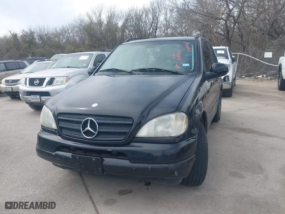 2001 Mercedes-Benz M-Class with VIN 4JGAB54E01A286893, listed as a IAAI auction lot 41799772 with 124,911 mi miles. Bid and sale history available at carsss.com. Image 6.