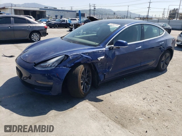 2020 Tesla Model 3 Long Range z VIN 5YJ3E1EB7LF647614, wystawiony jako Copart lot #51316115 z przebiegiem 54 917 mil mil oraz Szkoda całkowita • Salvage title. Historia ofert i sprzedaży dostępna na DreamBid. Obrazek 1.