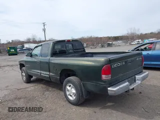 1997 Dodge Dakota with VIN 1B7GG23X1VS211394, listed as a IAAI auction lot 41723088 with 124,104 mi miles. Bid and sale history available at carsss.com. Image 3.