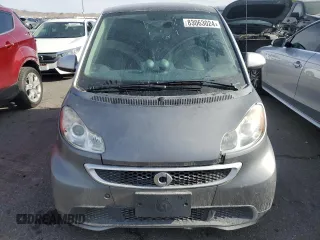2013 Smart fortwo Passion z VIN WMEEJ9AAXDK673212, wystawiony jako Copart lot #83063024 z przebiegiem 13 000 mil mil oraz Szkody całkowita. Historia ofert i sprzedaży dostępna na DreamBid. Obrazek 5.