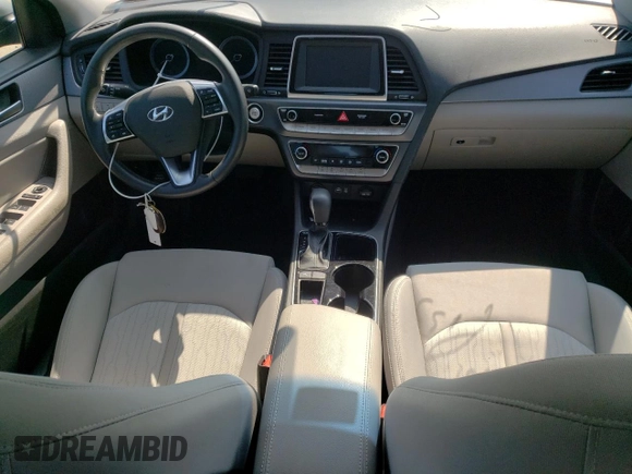 2018 Hyundai Sonata Hybrid SE with VIN KMHE24L33JA080110, listed as a Copart auction lot 61442173 with 43,398 mi miles. Bid and sale history available at carsss.com. Image 8.