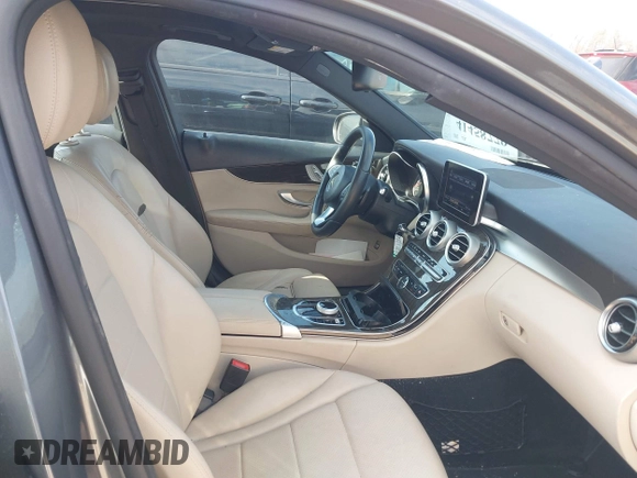 2018 Mercedes-Benz C 300 z VIN 55SWF4JB5JU241893, wystawiony jako IAAI lot #41458779 z przebiegiem 84 238 mil mil oraz . Historia ofert i sprzedaży dostępna na DreamBid. Obrazek 5.