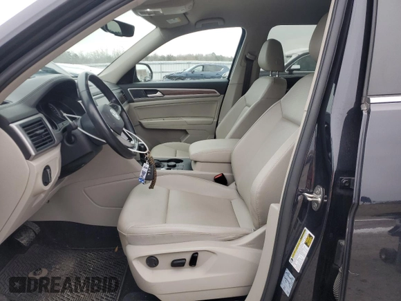 2021 Volkswagen Atlas SE z VIN 1V2LP2CA8MC508373, wystawiony jako Copart lot #88424755 z przebiegiem 74 586 mil mil oraz Szkody całkowita. Historia ofert i sprzedaży dostępna na DreamBid. Obrazek 7.