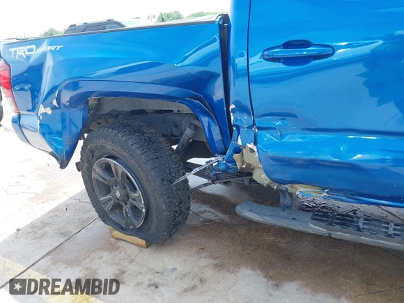 2018 Toyota Tacoma SR5 z VIN 5TFAZ5CN2JX064452, wystawiony jako IAAI lot #41945468 z przebiegiem 132 450 mil mil oraz . Historia ofert i sprzedaży dostępna na DreamBid. Obrazek 6.
