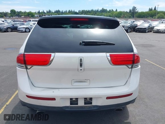 2012 Lincoln MKX z VIN 2LMDJ8JKXCBL01858, wystawiony jako IAAI lot #42221692 z przebiegiem 89 470 mil mil oraz . Historia ofert i sprzedaży dostępna na DreamBid. Obrazek 16.