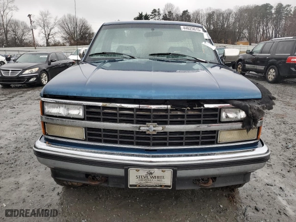 1992 Chevrolet C/K 1500 with VIN 1GCEK14K3NZ112621, listed as a Copart auction lot 44625615 with 334,773 mi miles and Salvage Title. Bid and sale history available at carsss.com. Image 5.