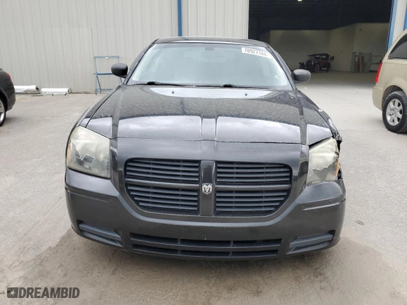 2005 Dodge Magnum SE with VIN 2D4FV48V65H510653, listed as a Copart auction lot 70927144 with 105,350 mi miles and Salvage Title. Bid and sale history available at carsss.com. Image 5.