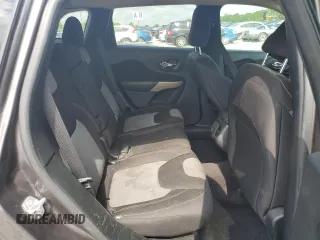 2017 Jeep Cherokee Sport z VIN 1C4PJLABXHW668362, wystawiony jako Copart lot #56319185 z przebiegiem 132 097 mil mil oraz Szkoda całkowita • Salvage title. Historia ofert i sprzedaży dostępna na DreamBid. Obrazek 11.