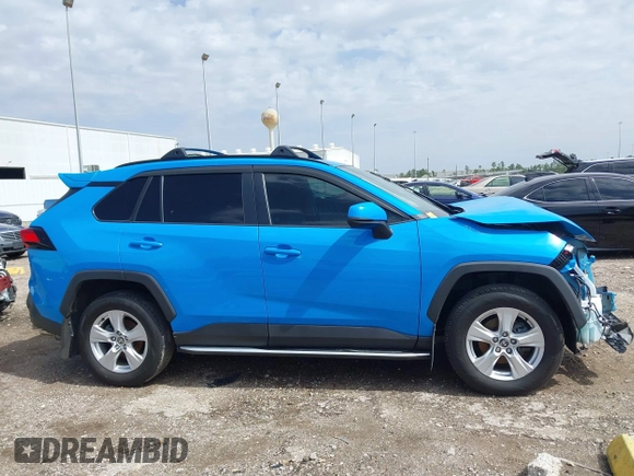 2021 Toyota RAV4 XLE with VIN 2T3W1RFV3MW164777, listed as a IAAI auction lot 41708032 with 76,854 mi miles. Bid and sale history available at carsss.com. Image 14.