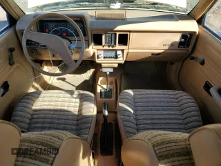 1983 Ford Escort z VIN 2FABP1347DX161788, wystawiony jako Copart lot #76347694 z przebiegiem 58 514 mil mil oraz Szkody całkowita. Historia ofert i sprzedaży dostępna na DreamBid. Obrazek 8.