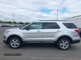 2017 Ford Explorer XLT z VIN 1FM5K8D88HGC35582, wystawiony jako IAAI lot #39443704 z przebiegiem 75 251 mil mil oraz . Historia ofert i sprzedaży dostępna na DreamBid. Obrazek 14.