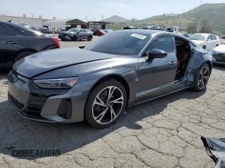 2023 Audi e-tron GT Premium Plus z VIN WAUCJBFWXP7008476, wystawiony jako Copart lot #51587884 z przebiegiem 2421 mil mil oraz . Historia ofert i sprzedaży dostępna na DreamBid. Obrazek 1.