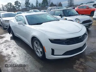 2021 Chevrolet Camaro 1LS z VIN 1G1FA1RXXM0131688, wystawiony jako IAAI lot #41394288 z przebiegiem 56 346 mil mil oraz . Historia ofert i sprzedaży dostępna na DreamBid. Obrazek 1.