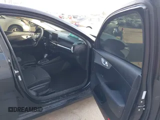 2024 Kia Forte LXS z VIN 3KPF24AD6RE836641, wystawiony jako IAAI lot #41793732 z przebiegiem 16 855 mil mil oraz . Historia ofert i sprzedaży dostępna na DreamBid. Obrazek 5.