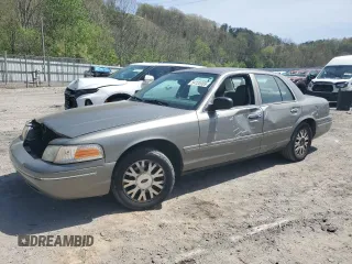 2004 Ford Crown Victoria LX z VIN 2FAFP74W14X130606, wystawiony jako Copart lot #54120085 z przebiegiem 221 700 mil mil oraz Szkody całkowita. Historia ofert i sprzedaży dostępna na DreamBid. Obrazek 1.