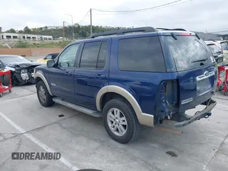 2008 Ford Explorer Eddie Bauer z VIN 1FMEU64E58UA04659, wystawiony jako IAAI lot #42013830 z przebiegiem 127 317 mil mil oraz . Historia ofert i sprzedaży dostępna na DreamBid. Obrazek 3.