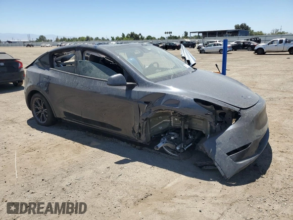 2024 Tesla Model Y z VIN 7SAYGDED6RF204899, wystawiony jako Copart lot #65517855 z przebiegiem Nie podano mil oraz Czysty tytuł • Clean title. Historia ofert i sprzedaży dostępna na DreamBid. Obrazek 4.