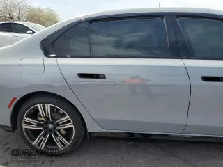 2024 BMW i7 xDrive60 z VIN WBY53EJ04RCR17588, wystawiony jako Copart lot #52423625 z przebiegiem 4453 mil mil oraz Szkody całkowita. Historia ofert i sprzedaży dostępna na DreamBid. Obrazek 10.